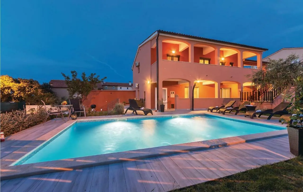 2 Bedroom Gorgeous Apartment In Liznjan Croatia