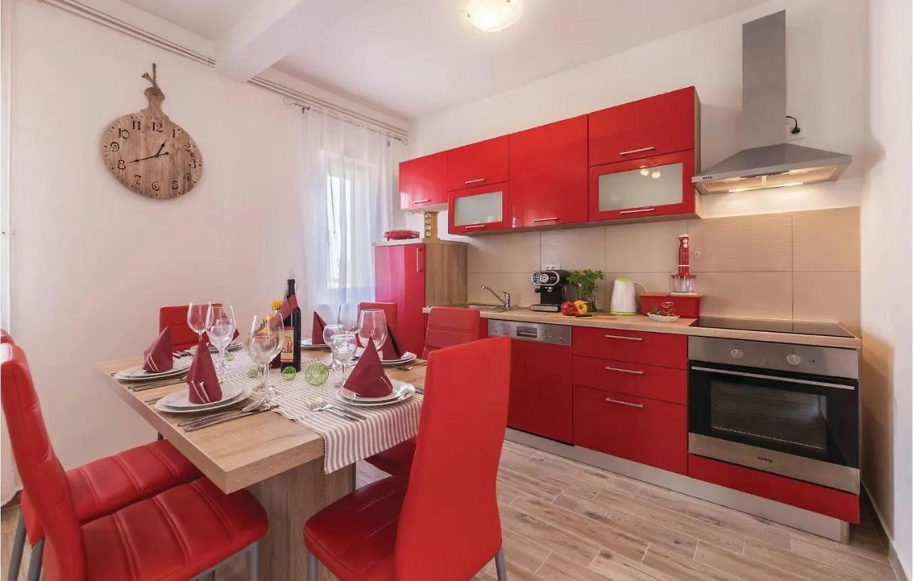 2 Bedroom Gorgeous Apartment In Liznjan