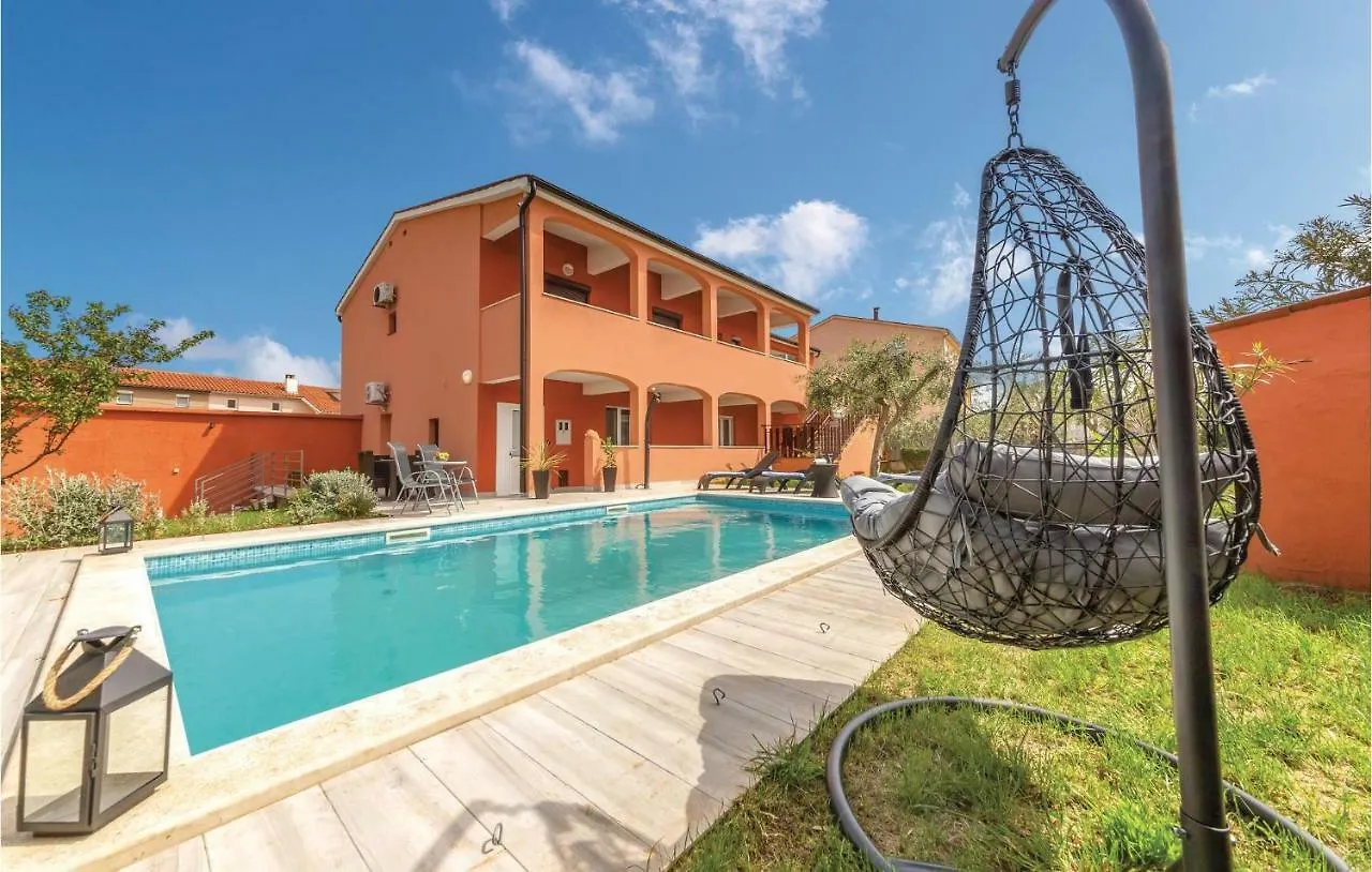 2 Bedroom Gorgeous Apartment In Liznjan